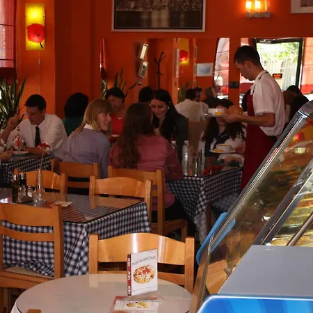 Stephen Center فندق مبيت وإفطار تيرانا