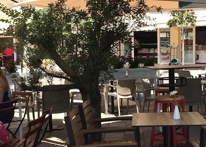 Lauras Bb Panzió Tirana