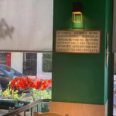 Bed & Breakfast Lauras Bb Tirana